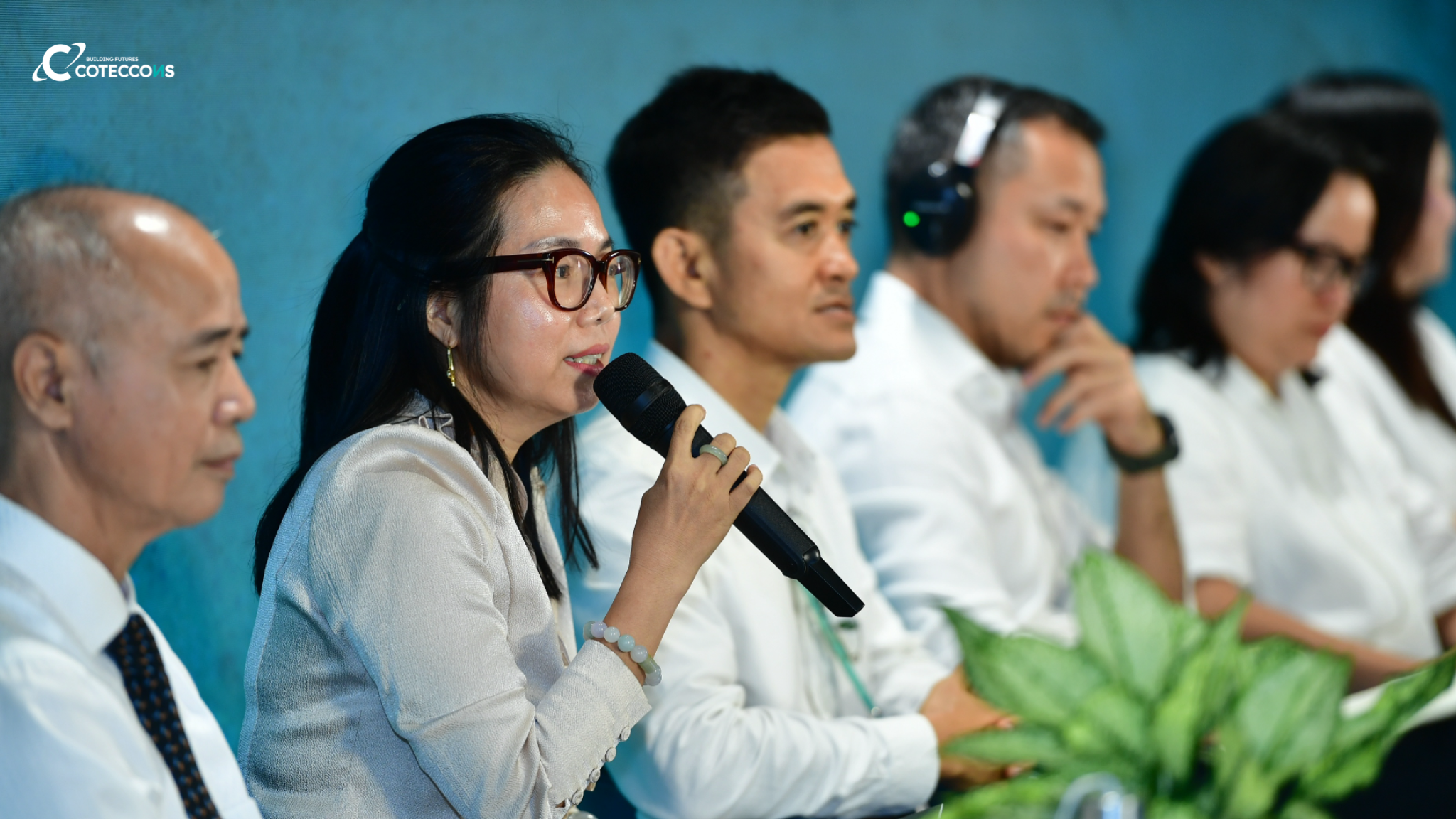 11. Bà Nguyễn Trình Thùy Trang, Phó Tổng giám đốc, Khối Vận hành Coteccons tại phiên đối thoại.png