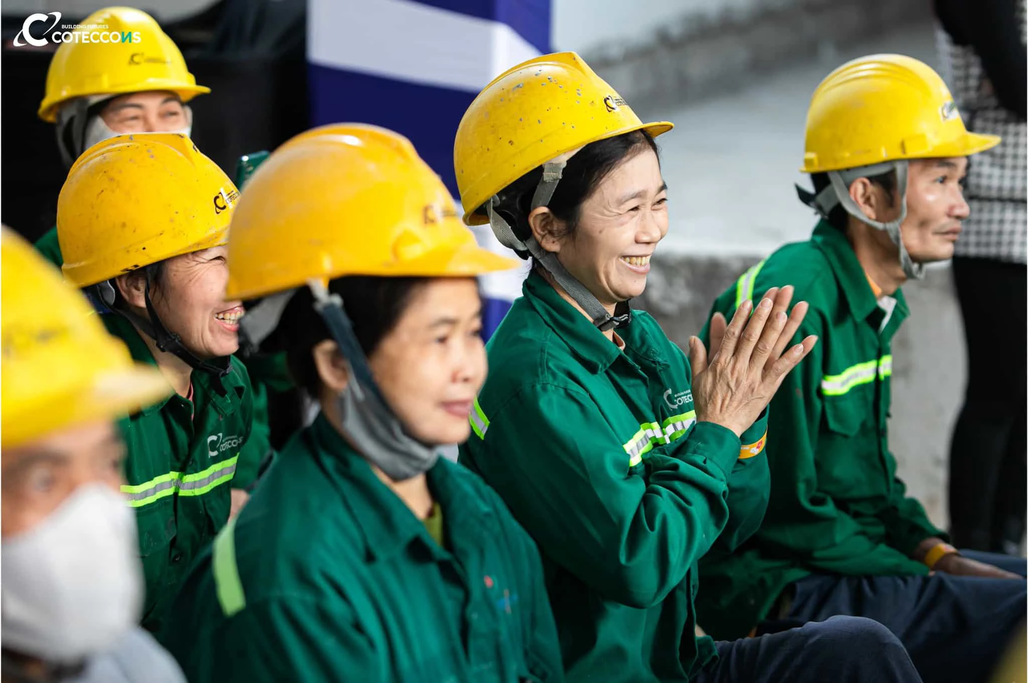 ĐỒNG HÀNH CÙNG COTECCONS TRONG HÀNH TRÌNH XÂY TẾT: BOSS CÀ PHÊ LAN TỎA YÊU THƯƠNG ĐẾN CÁC CÔNG TRƯỜNG